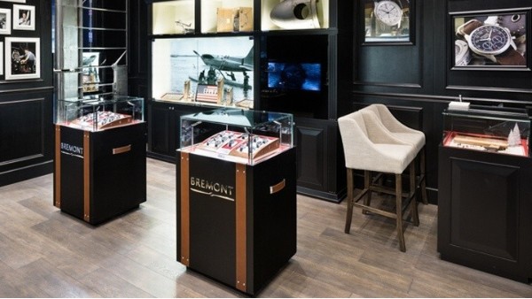 如何使用亞克力展示架，可以讓它保持一直通透和增加壽命呢？